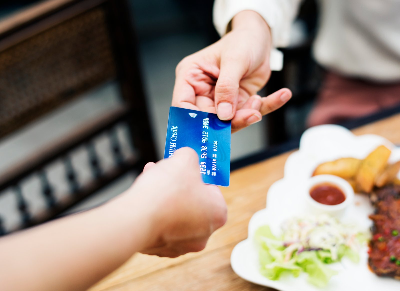 Contactless payment at a restaurant table using a 24-7 point-of-sale terminal